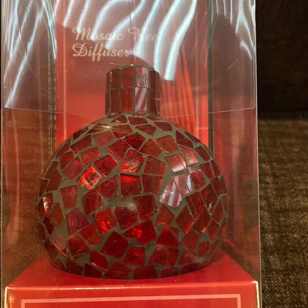 Set of Two Oil Diffusers with Oil - Picture 7 of 11